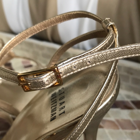 Gold metallic strapped sandal - Picture 4 of 6